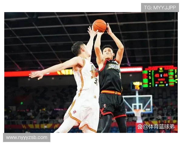 周鹏:从篮球场上的传奇到生活中的榜样,展现不屈精神与团队力量 周鹏:从篮球场上的传奇到生活中的榜样,展现不屈精神与团队力量